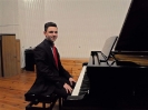 17 pianistów w muzycznej sali (23)